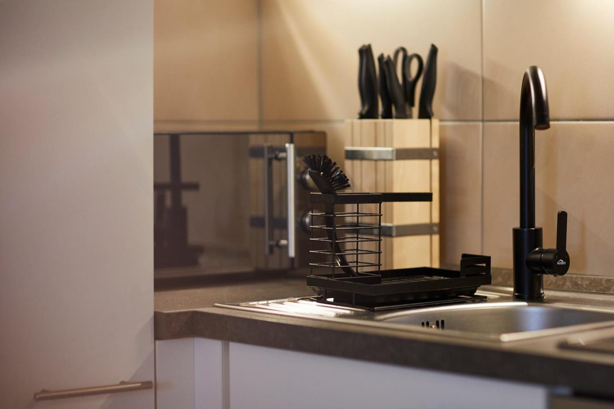 R B Apartment Am Airport Hamburg - 1-4 Personen - Kueche - Smart Tv - Waschmaschine - Perfekt Fuer Geschaeftsreisende Oder Familien 외부 사진